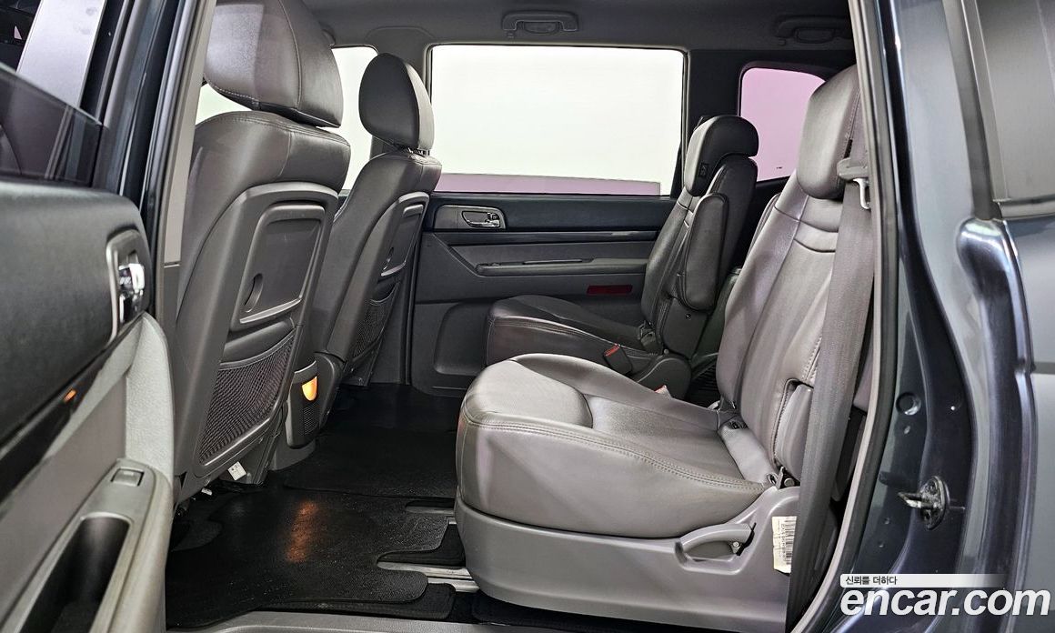 SsangYong (KG Mobility) Korando Turismo фото 12
