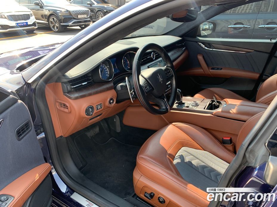 Maserati Quattroporte фото 11