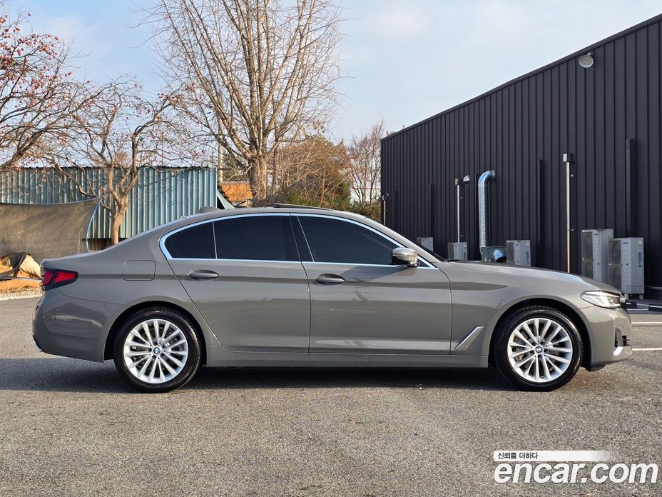 BMW 5-Series (G30) фото 4