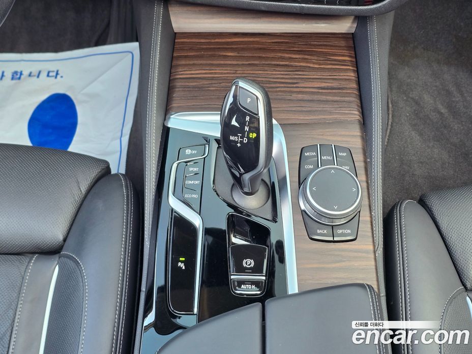 BMW 5-Series (G30) фото 12