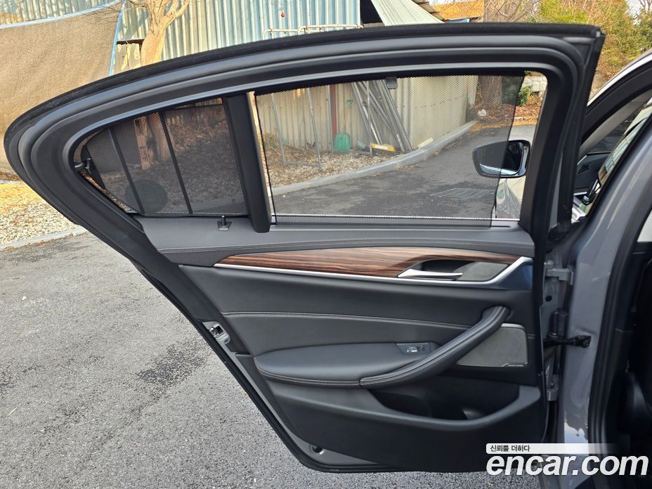 BMW 5-Series (G30) фото 15