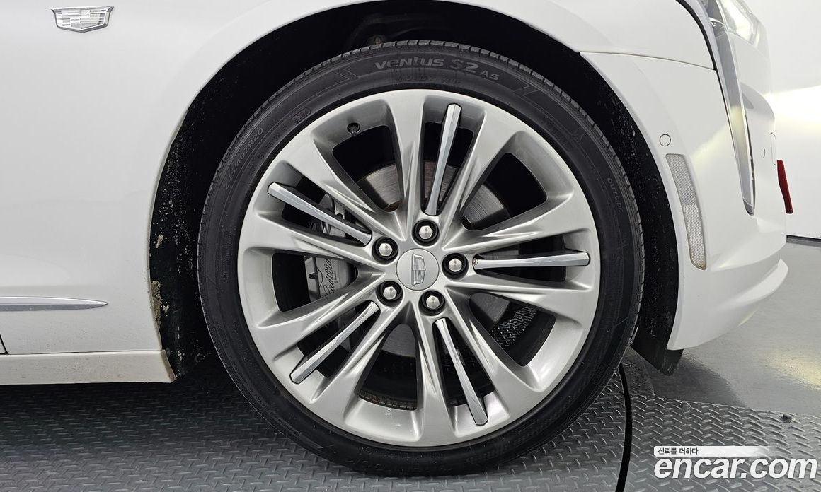 Cadillac CT6 фото 5