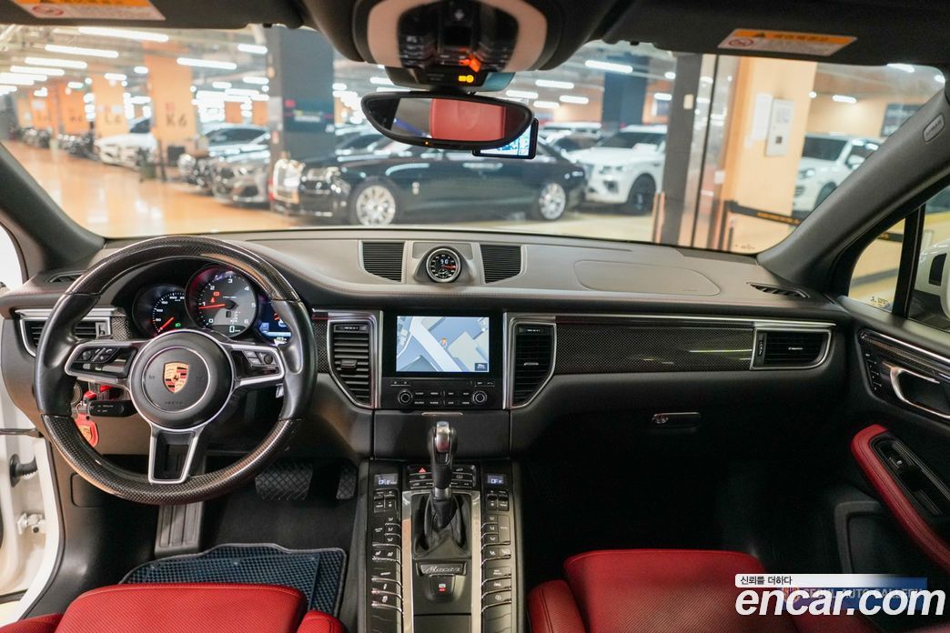 Porsche Macan фото 9