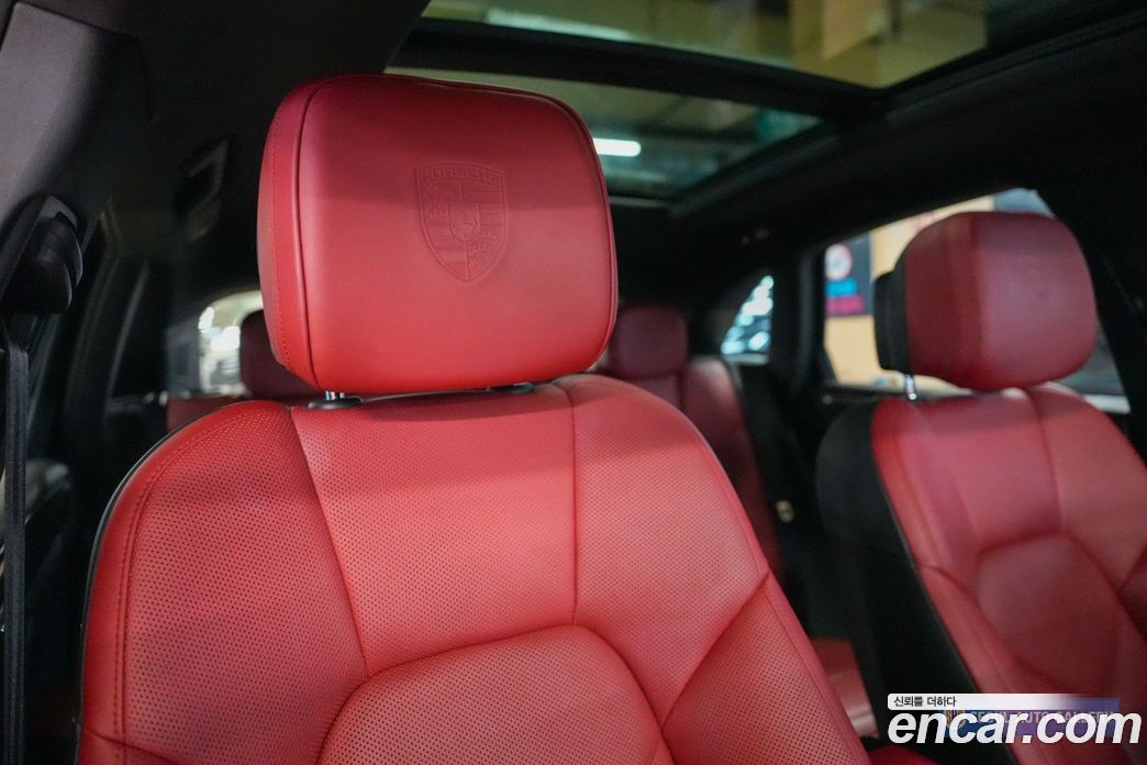Porsche Macan фото 16