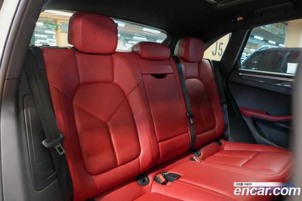 Porsche Macan фото 17