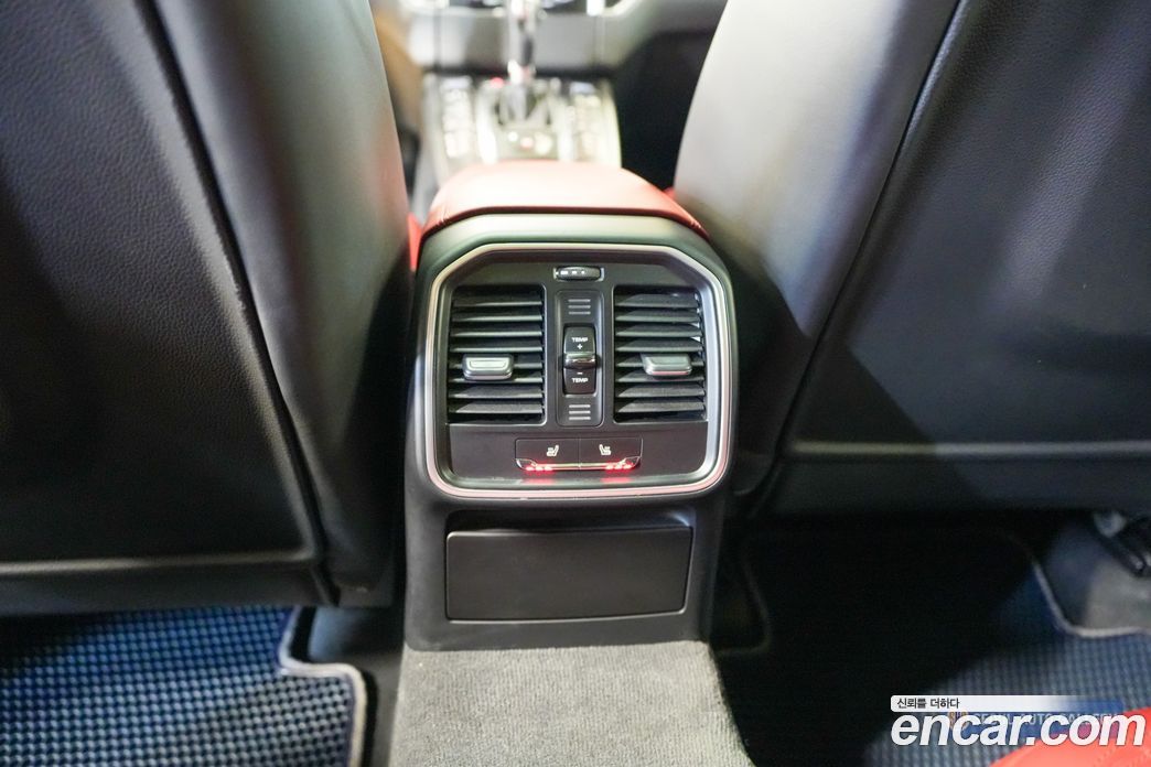 Porsche Macan фото 18