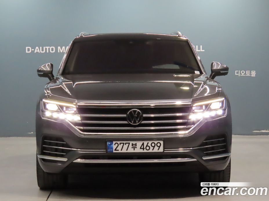 Volkswagen Touareg 3rd Gen фото 3