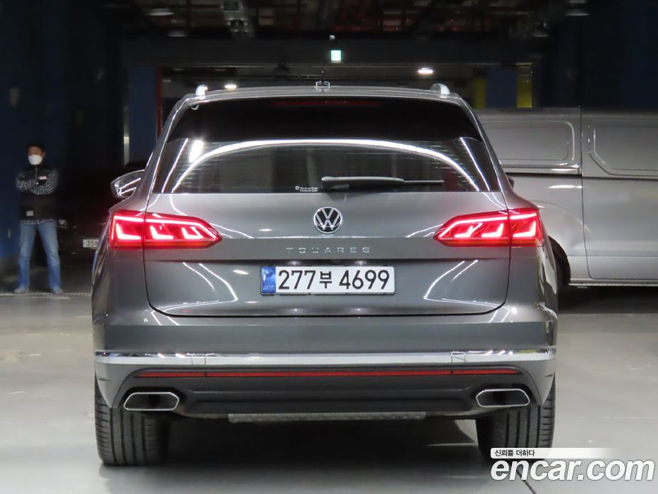 Volkswagen Touareg 3rd Gen фото 4