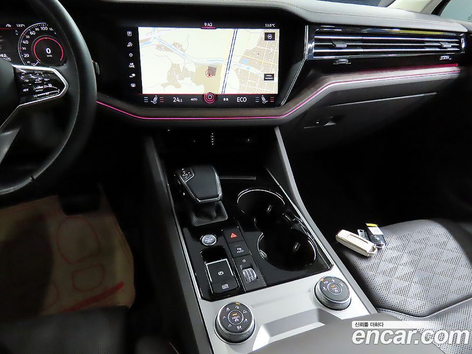 Volkswagen Touareg 3rd Gen фото 9