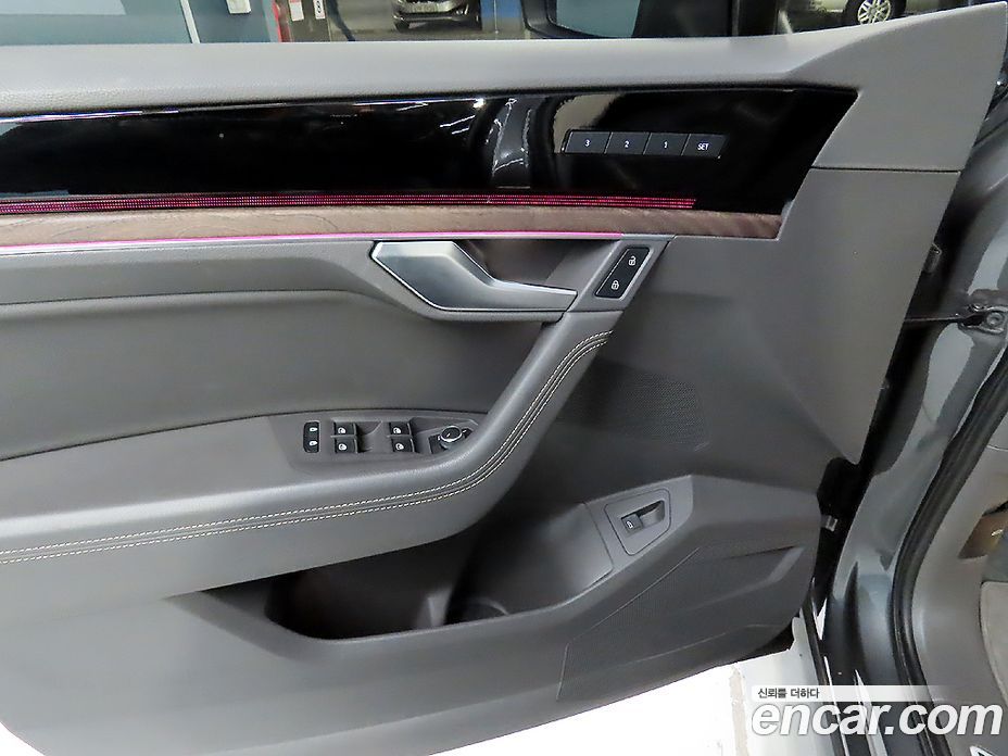 Volkswagen Touareg 3rd Gen фото 15