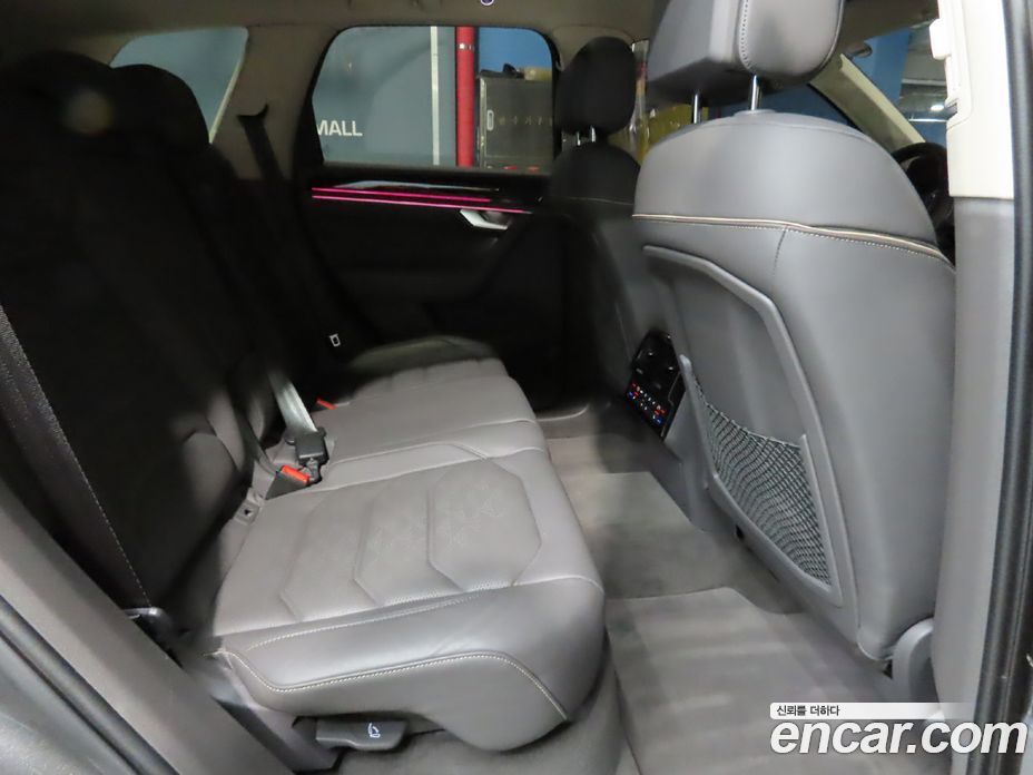 Volkswagen Touareg 3rd Gen фото 18