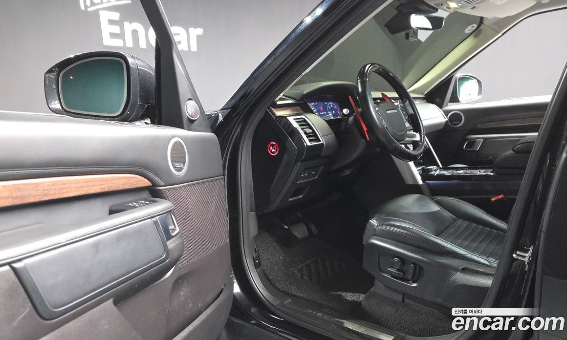 Land Rover Discovery 5 фото 10