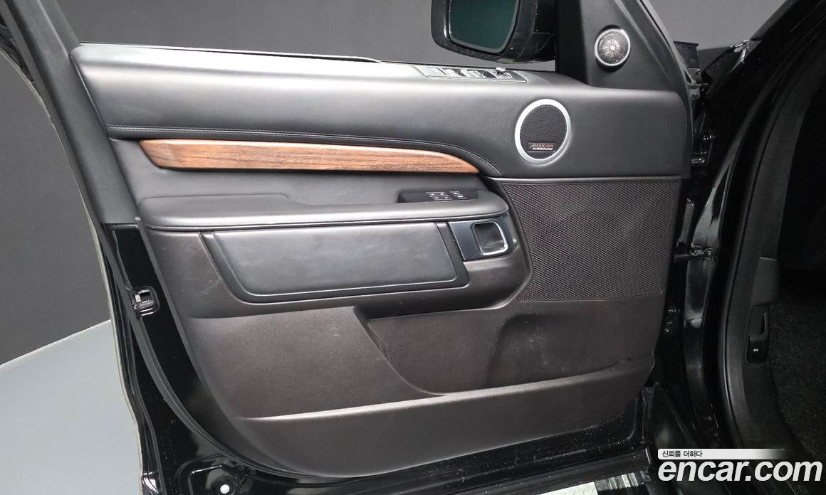 Land Rover Discovery 5 фото 24