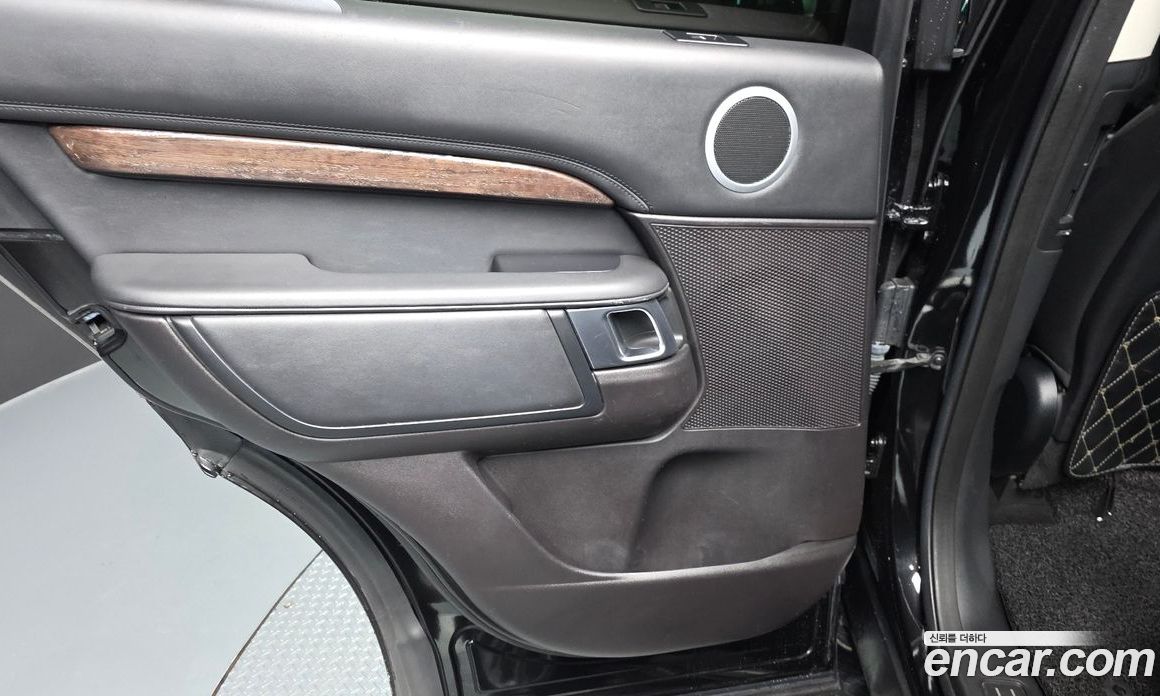 Land Rover Discovery 5 фото 25