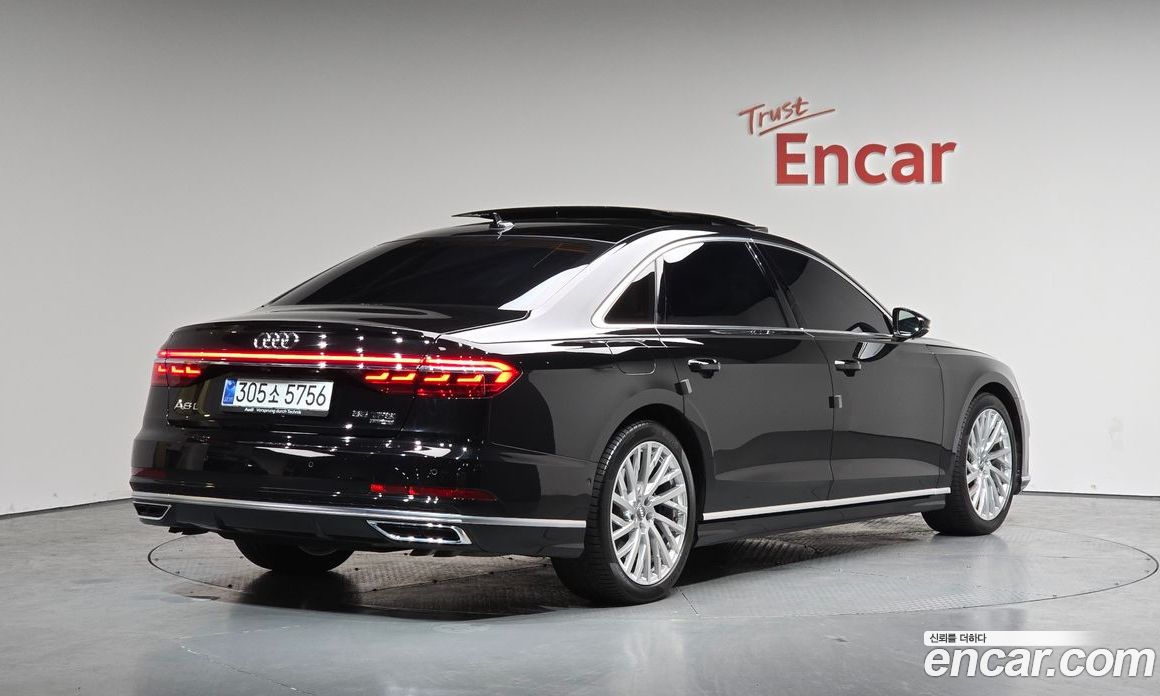 Audi A8 (D5) фото 2