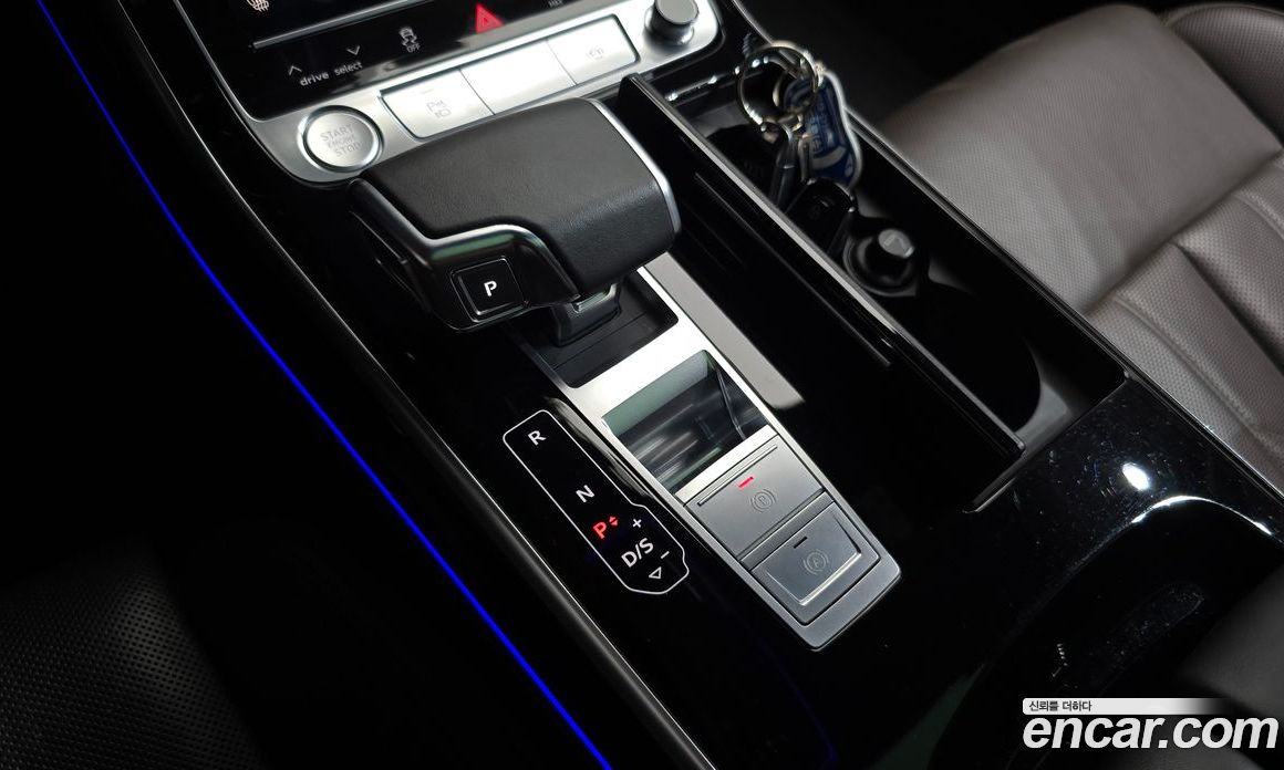 Audi A8 (D5) фото 9