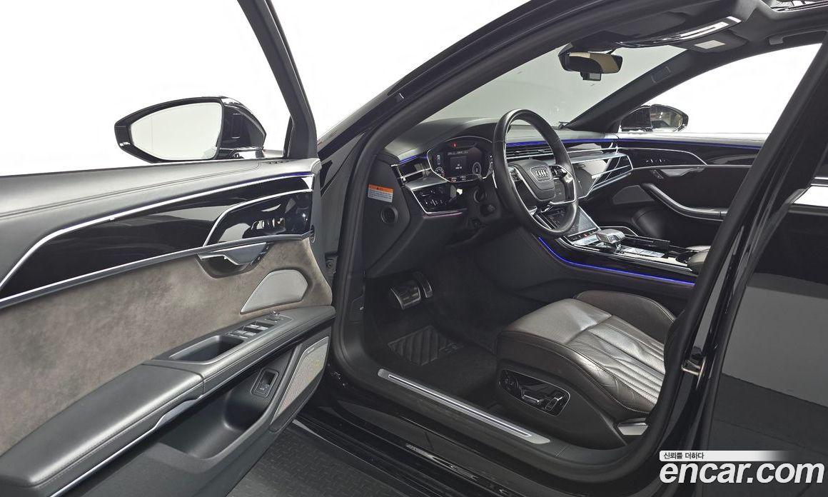 Audi A8 (D5) фото 10