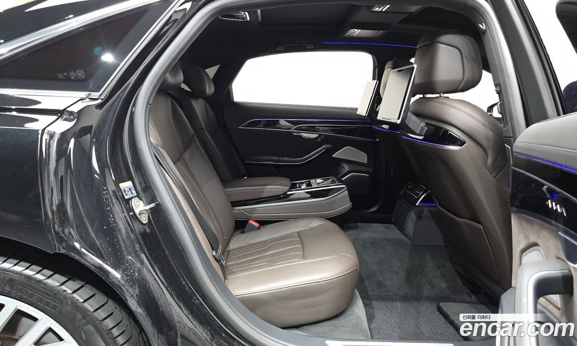 Audi A8 (D5) фото 12