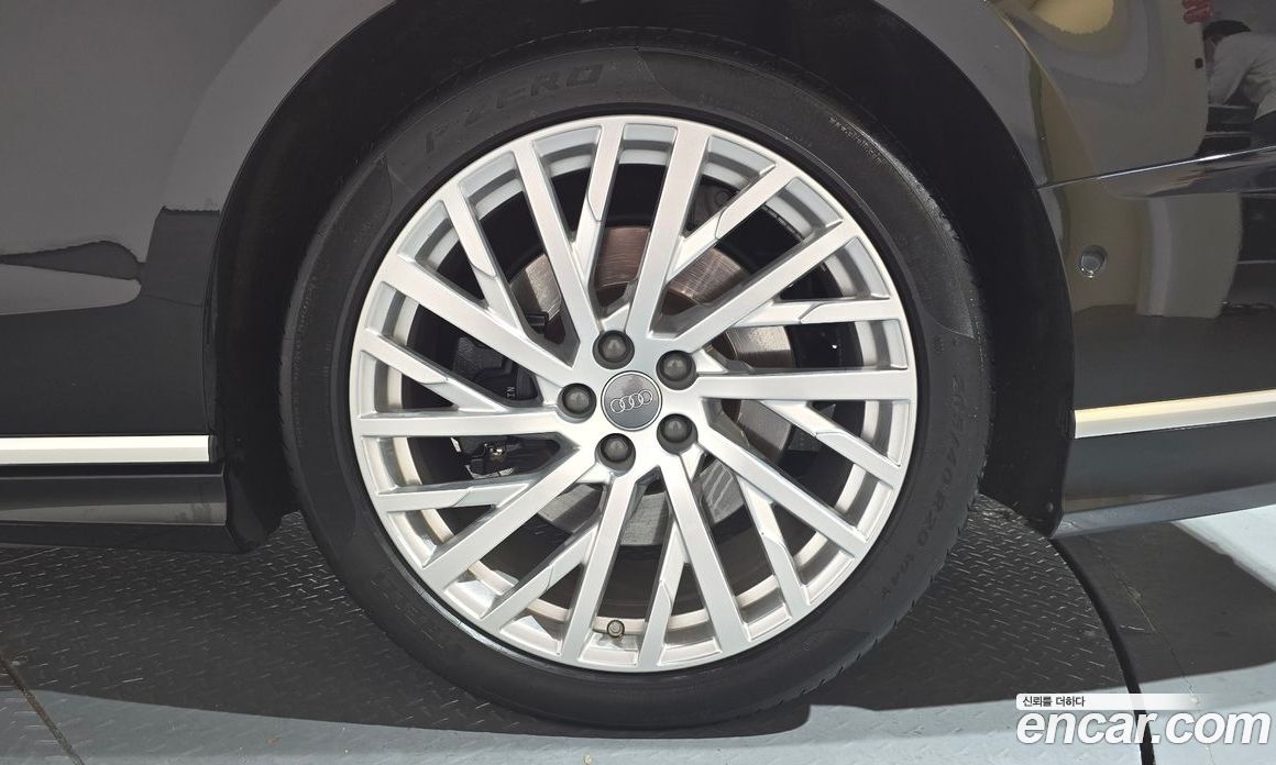 Audi A8 (D5) фото 22