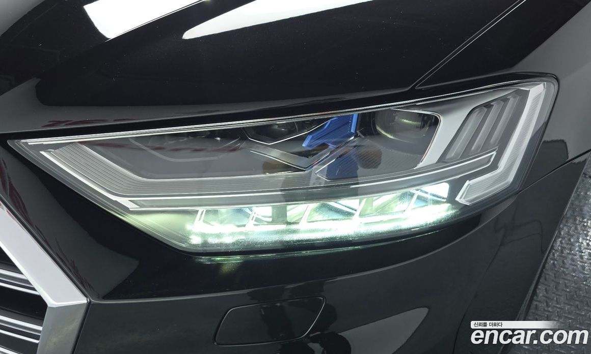 Audi A8 (D5) фото 23
