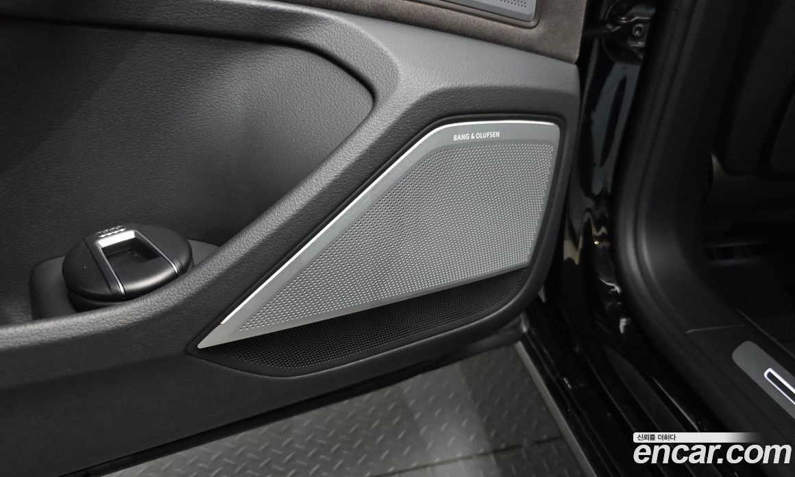 Audi A8 (D5) фото 30