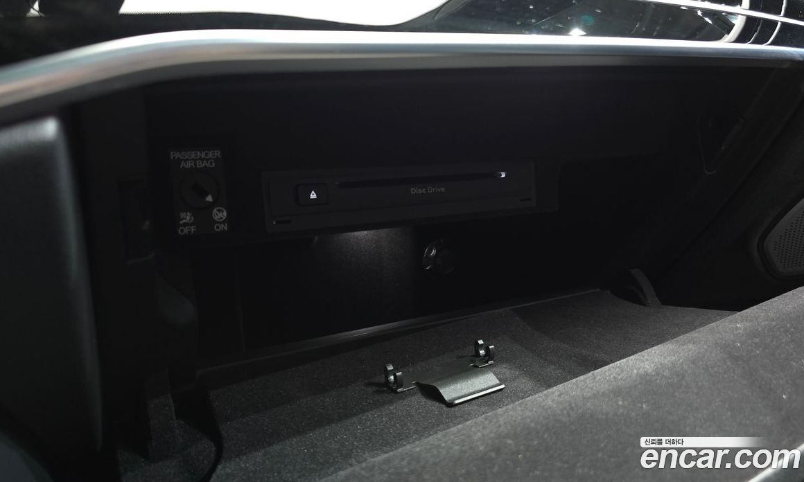 Audi A8 (D5) фото 31