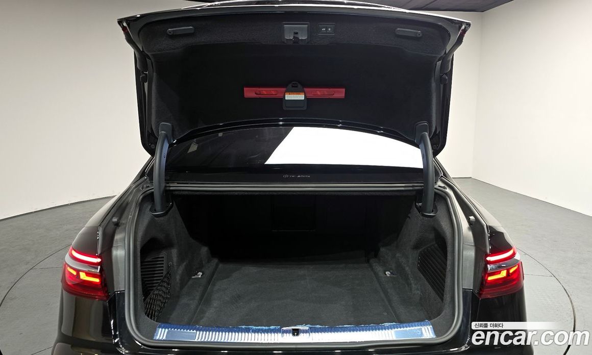 Audi A8 (D5) фото 38