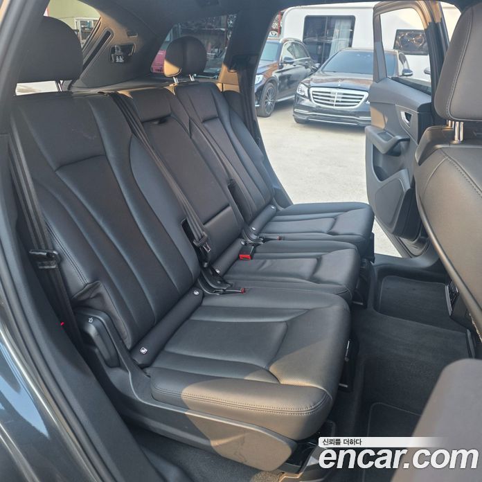 Audi Q7 (4M) фото 9