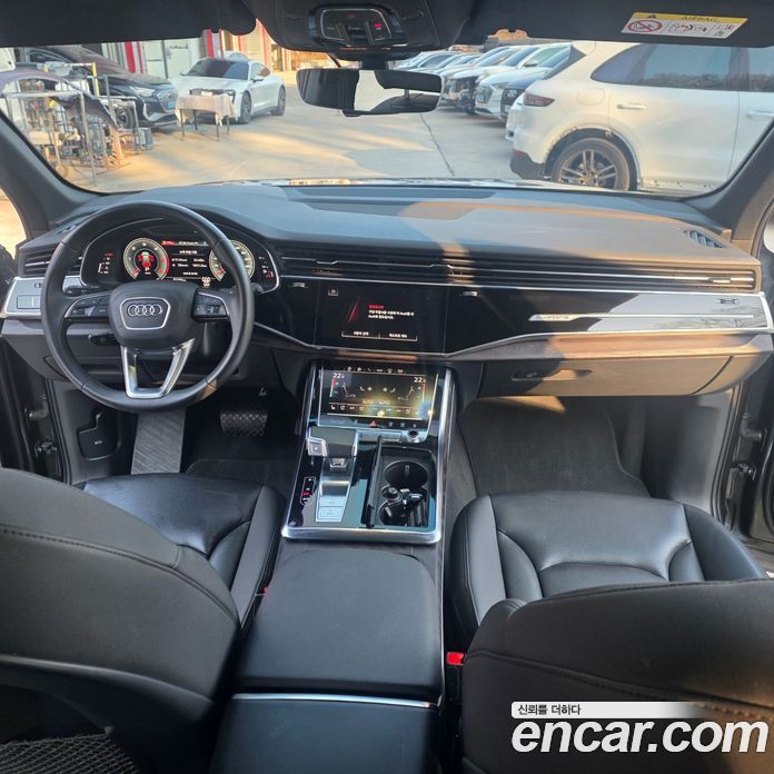 Audi Q7 (4M) фото 10