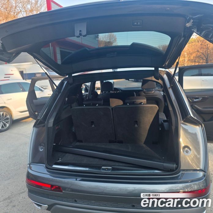 Audi Q7 (4M) фото 14