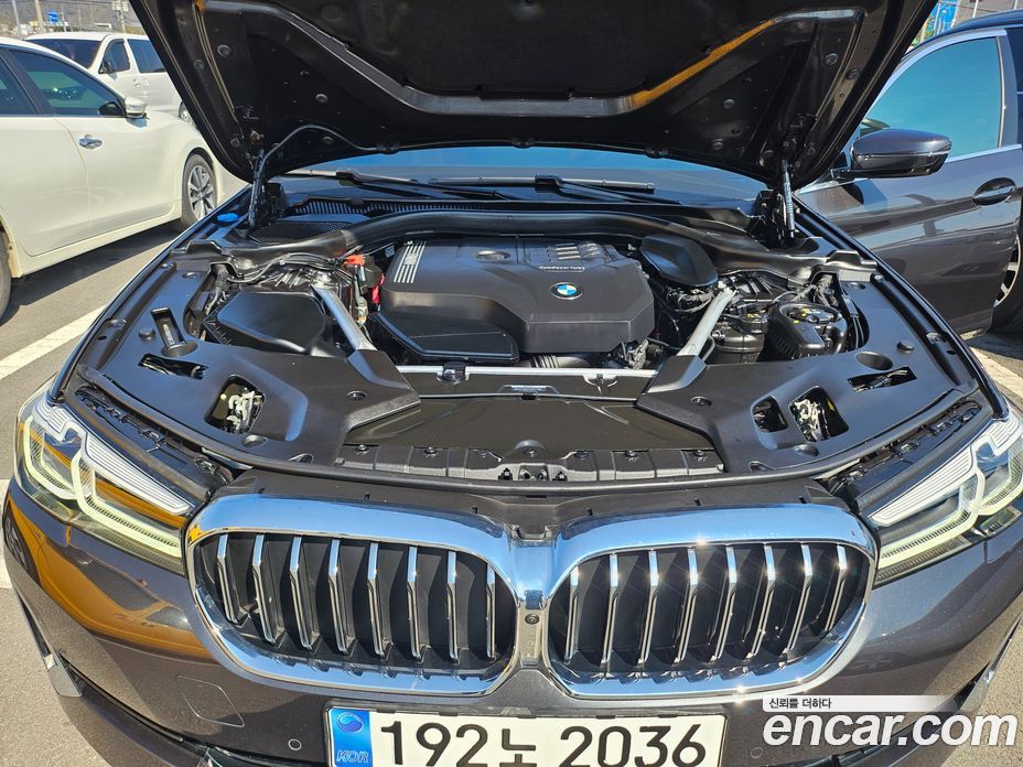 BMW 5-Series (G30) фото 6