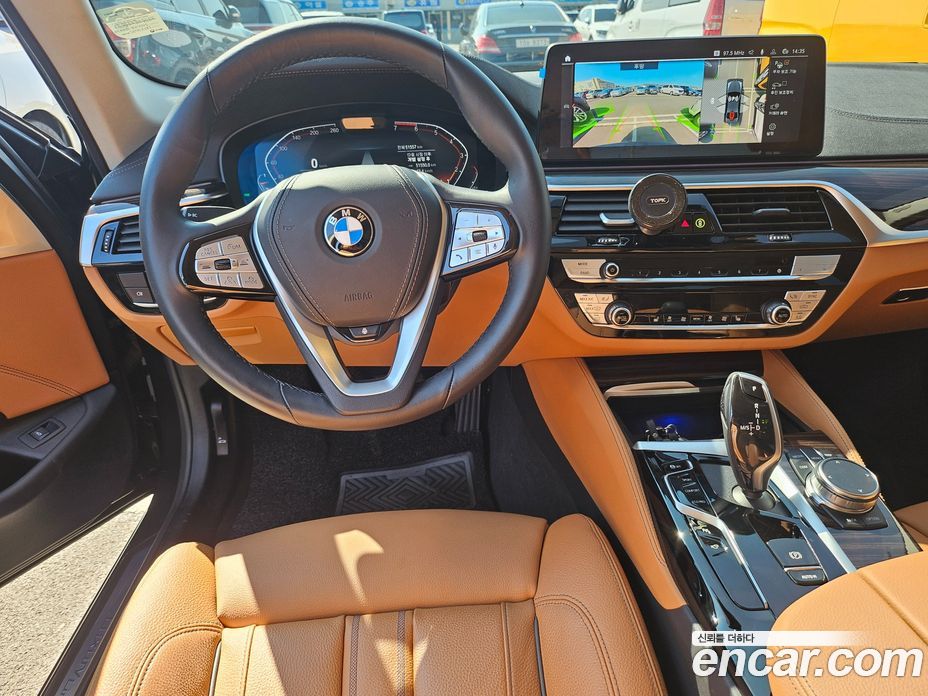 BMW 5-Series (G30) фото 7