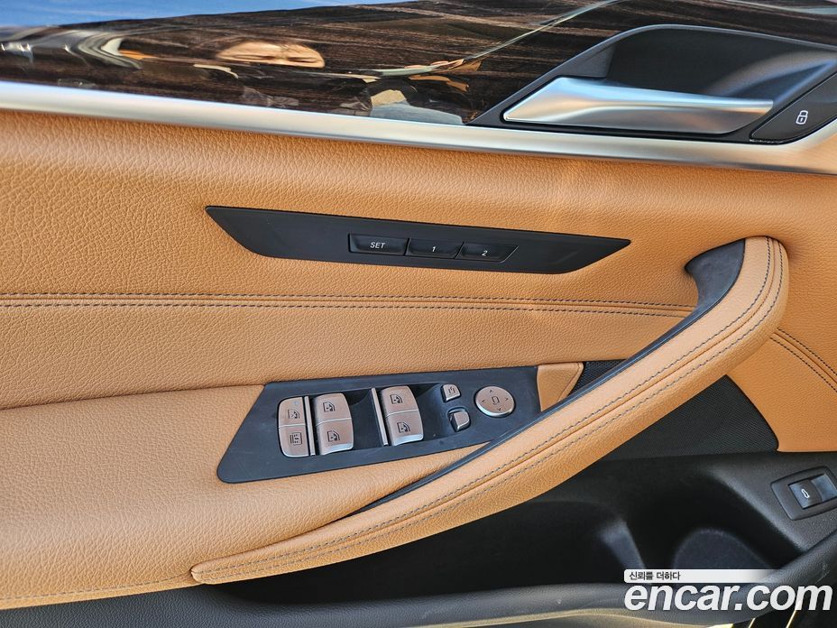 BMW 5-Series (G30) фото 10