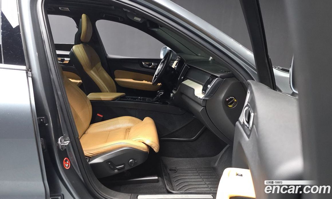 Volvo XC60 2nd Gen фото 11