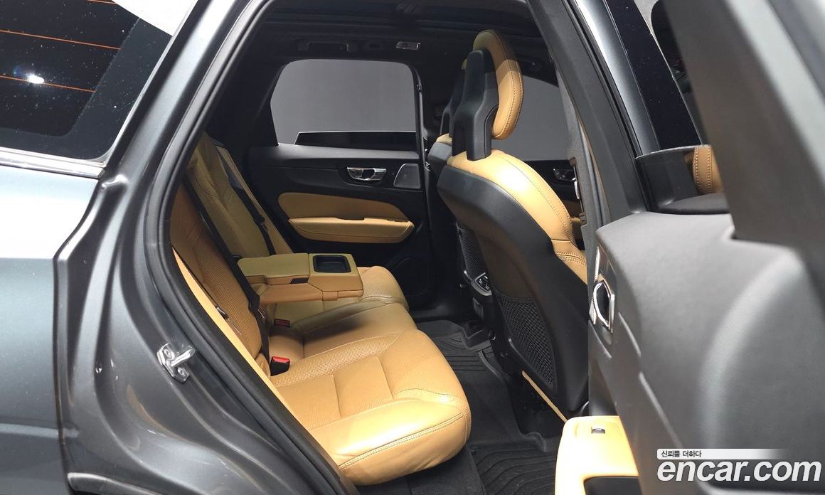 Volvo XC60 2nd Gen фото 12