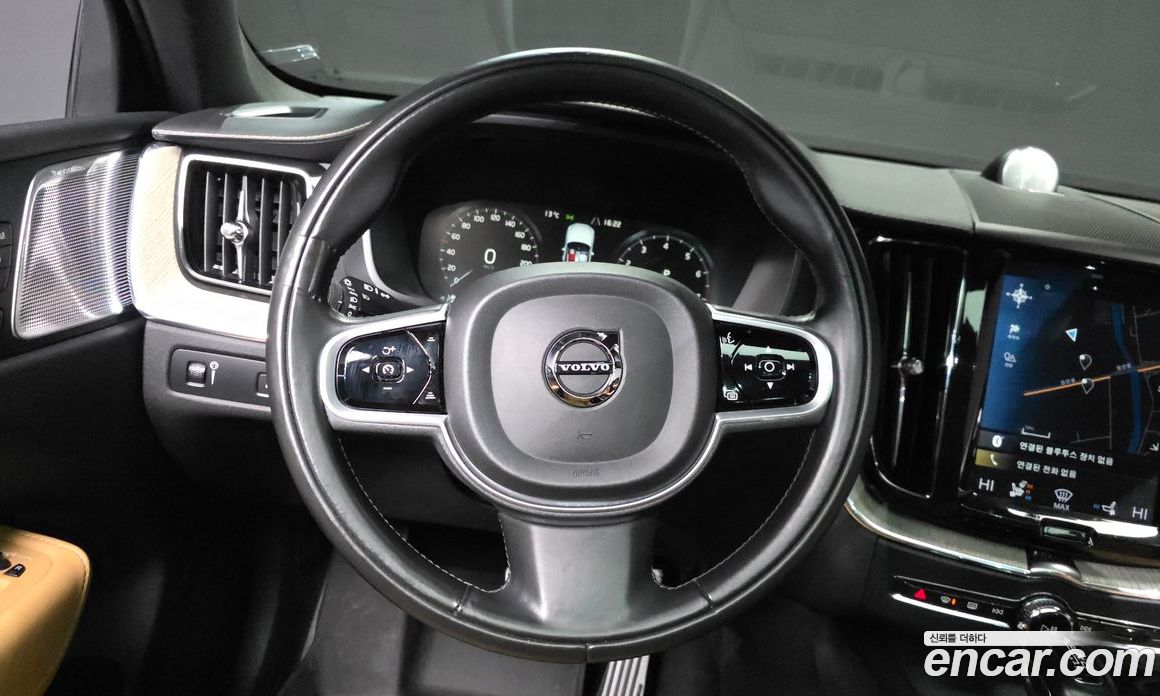 Volvo XC60 2nd Gen фото 13