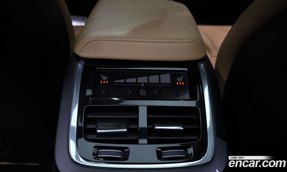 Volvo XC60 2nd Gen фото 18