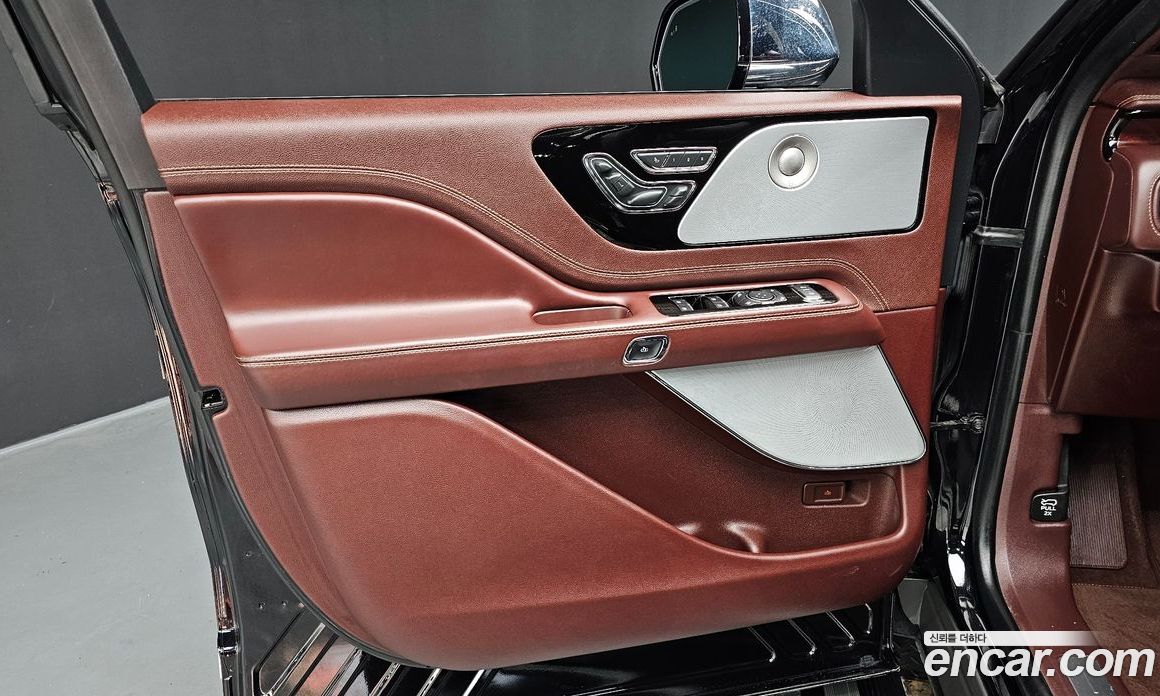 Lincoln Aviator 2nd Gen фото 24