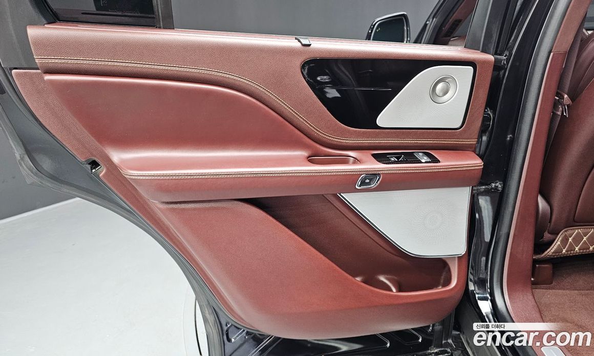 Lincoln Aviator 2nd Gen фото 25