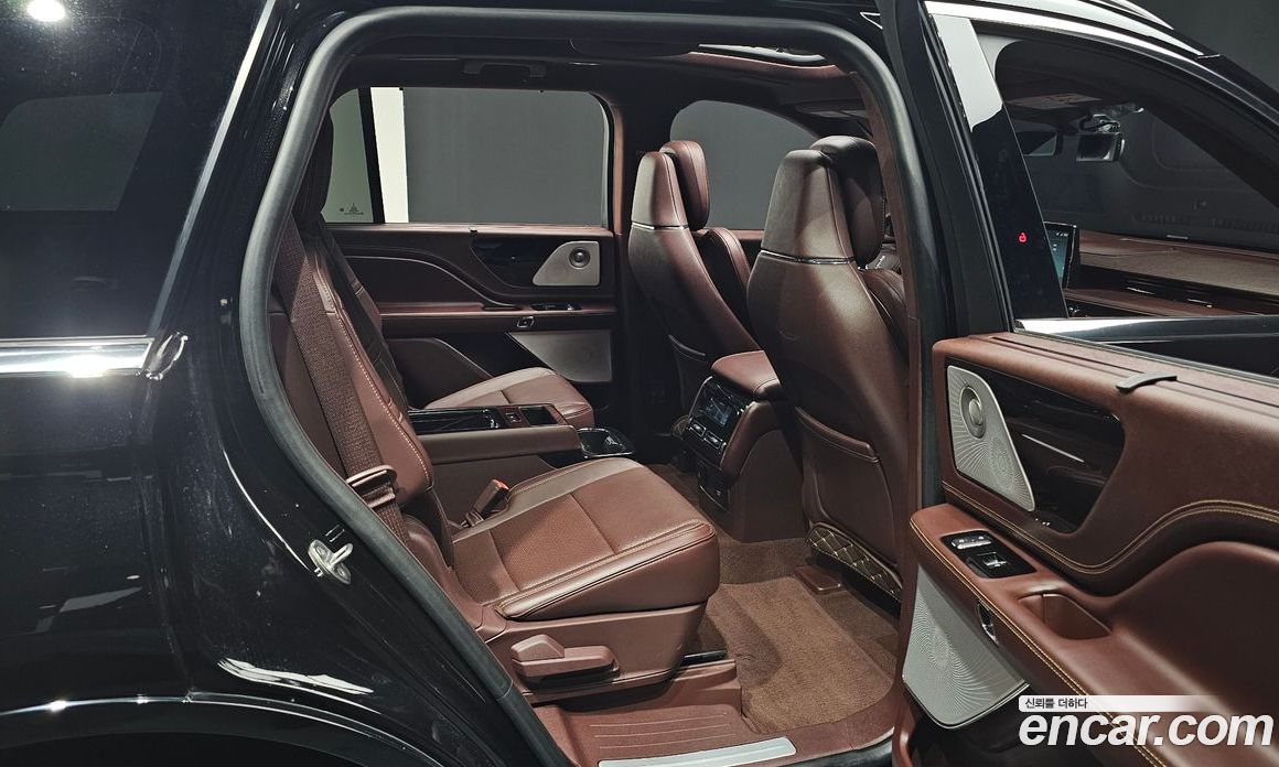 Lincoln Aviator 2nd Gen фото 26