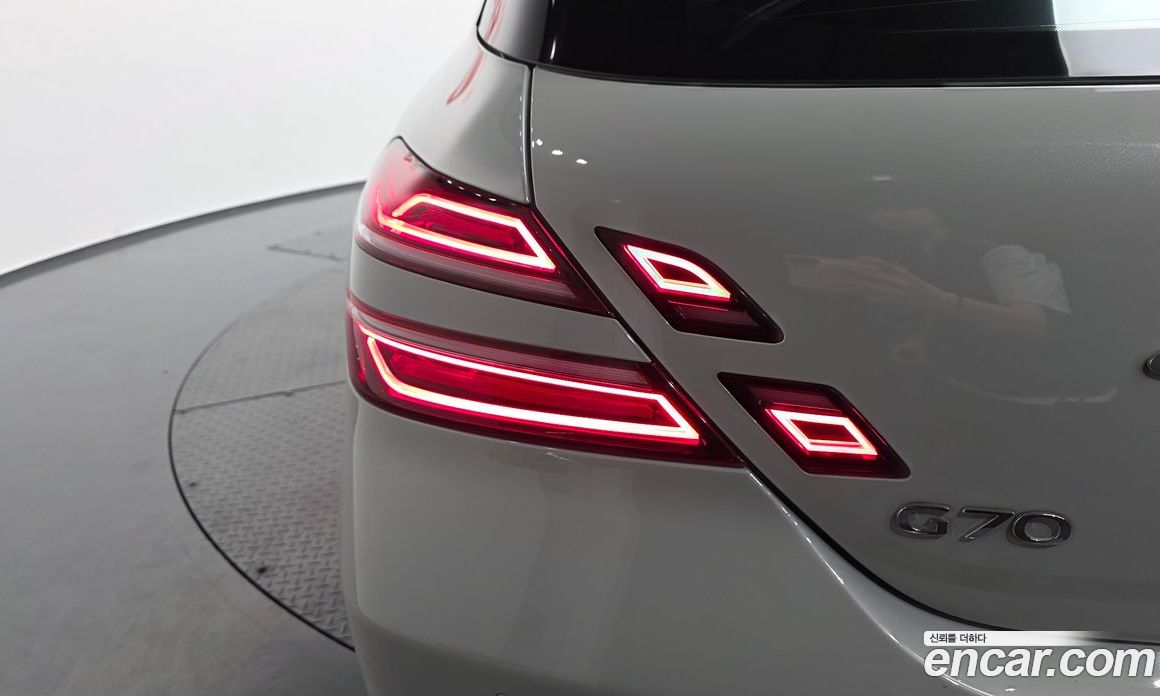 Genesis G70 Shooting Brake фото 23