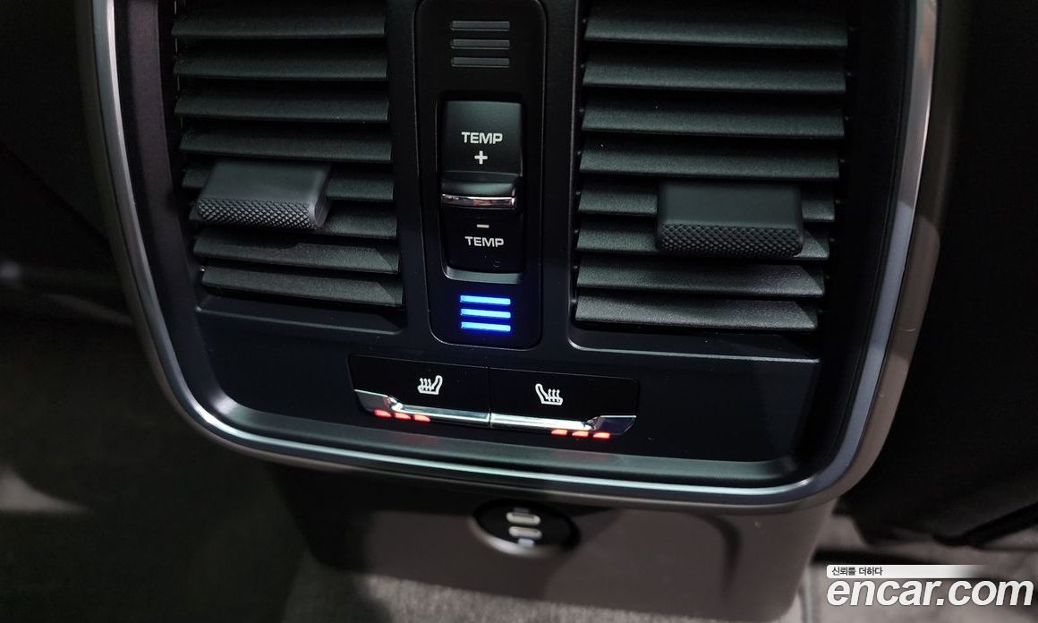 Porsche Macan фото 18