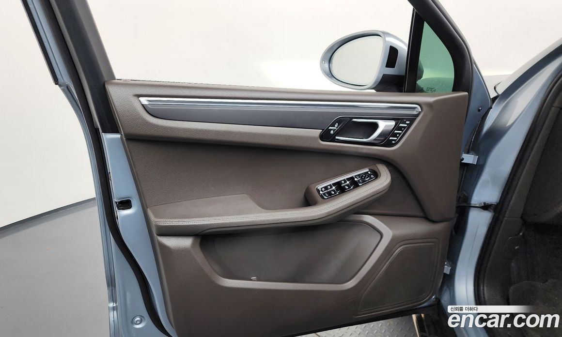 Porsche Macan фото 24