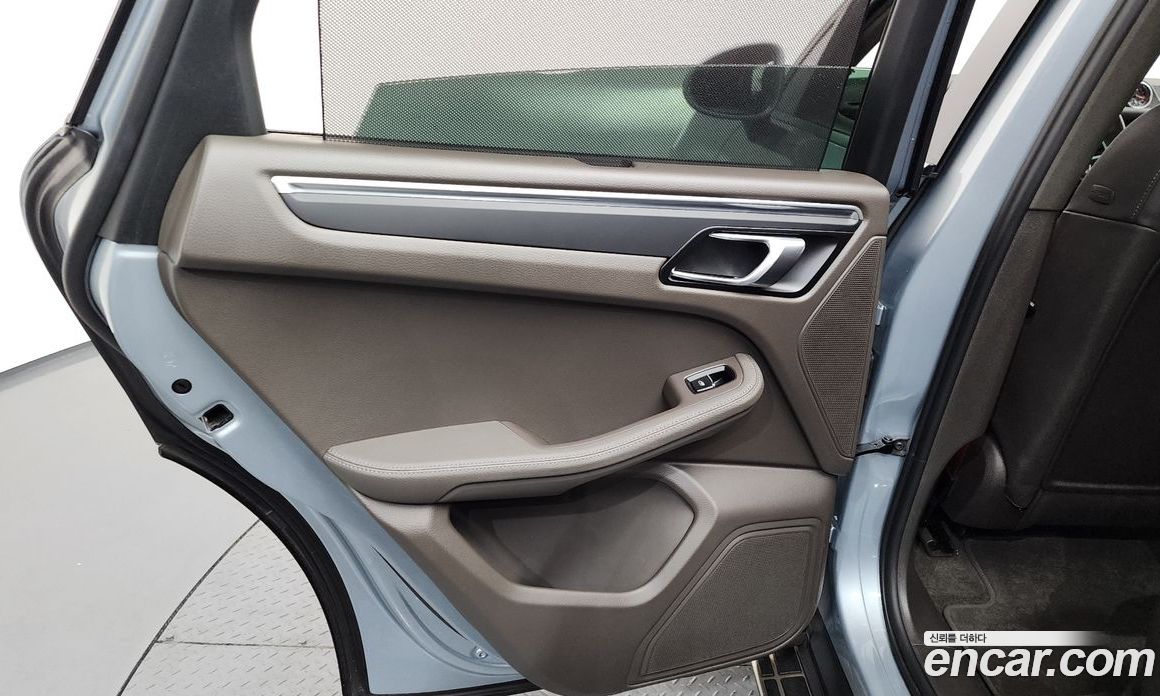 Porsche Macan фото 25