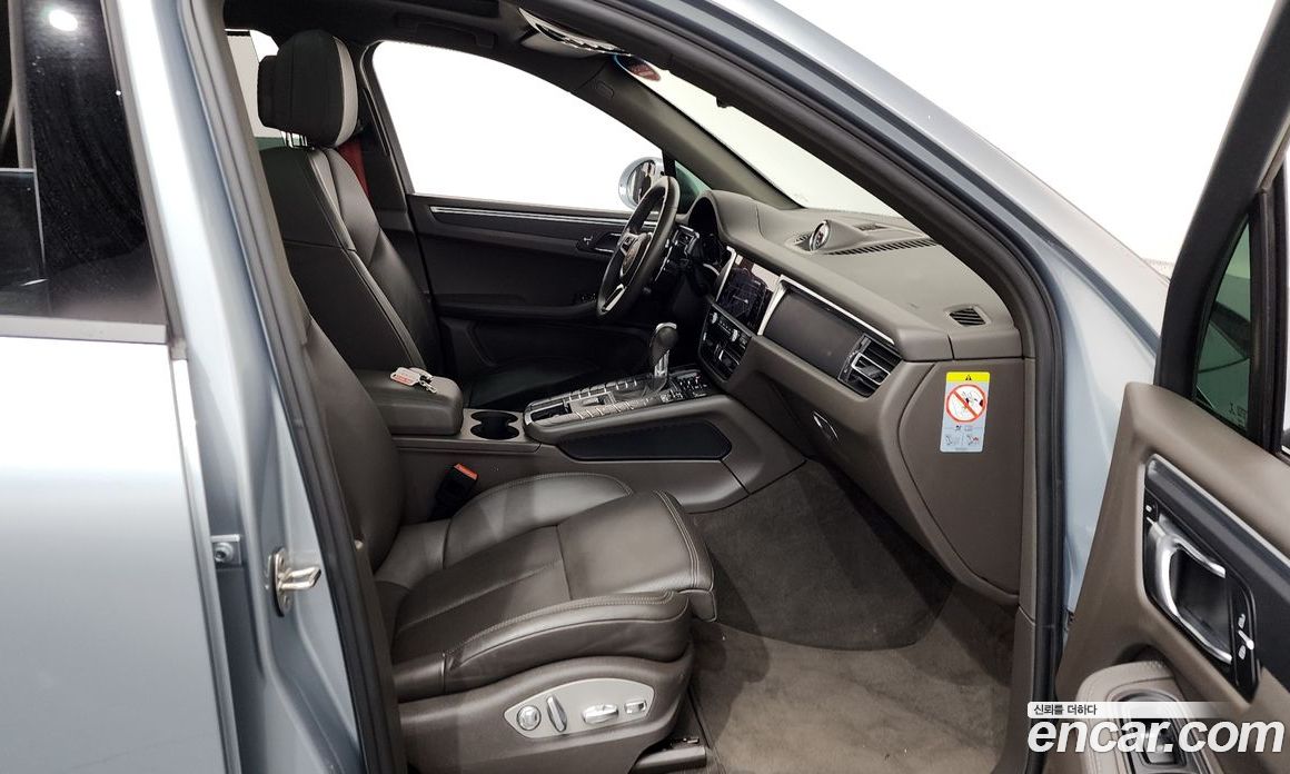 Porsche Macan фото 26
