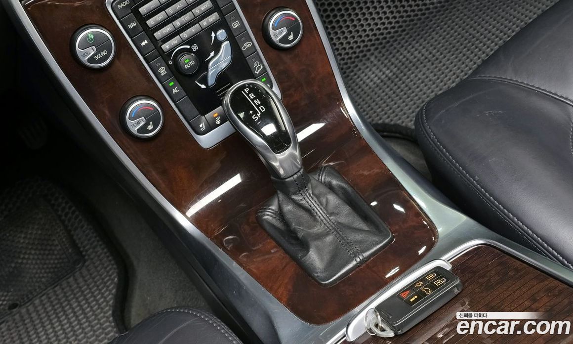 Volvo XC70 фото 9