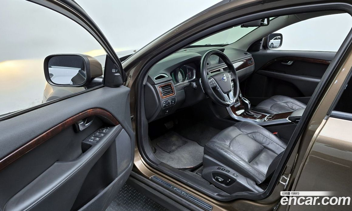 Volvo XC70 фото 10