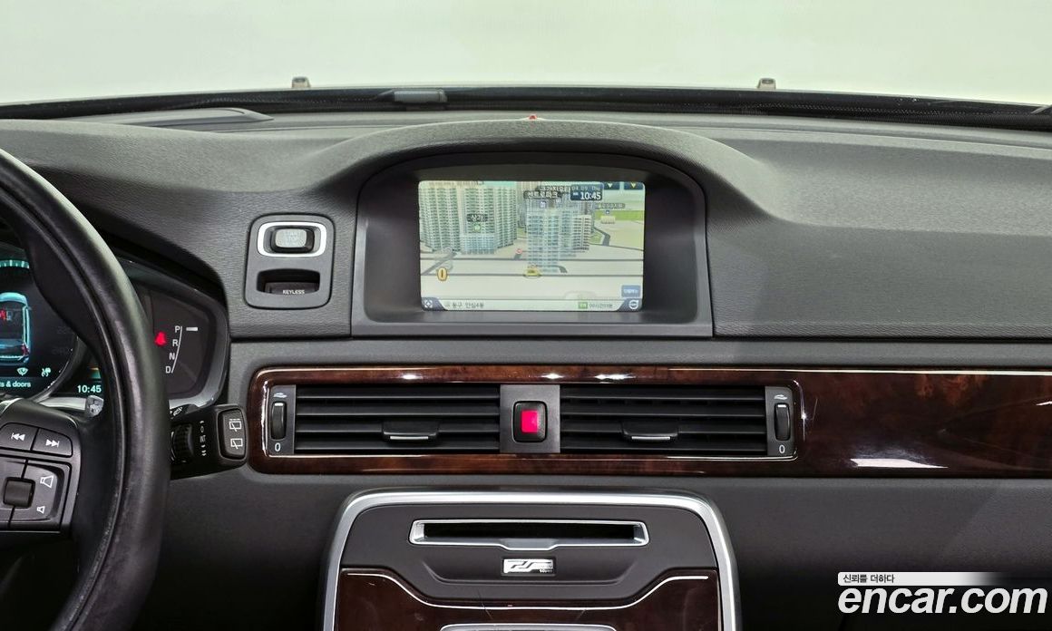 Volvo XC70 фото 17