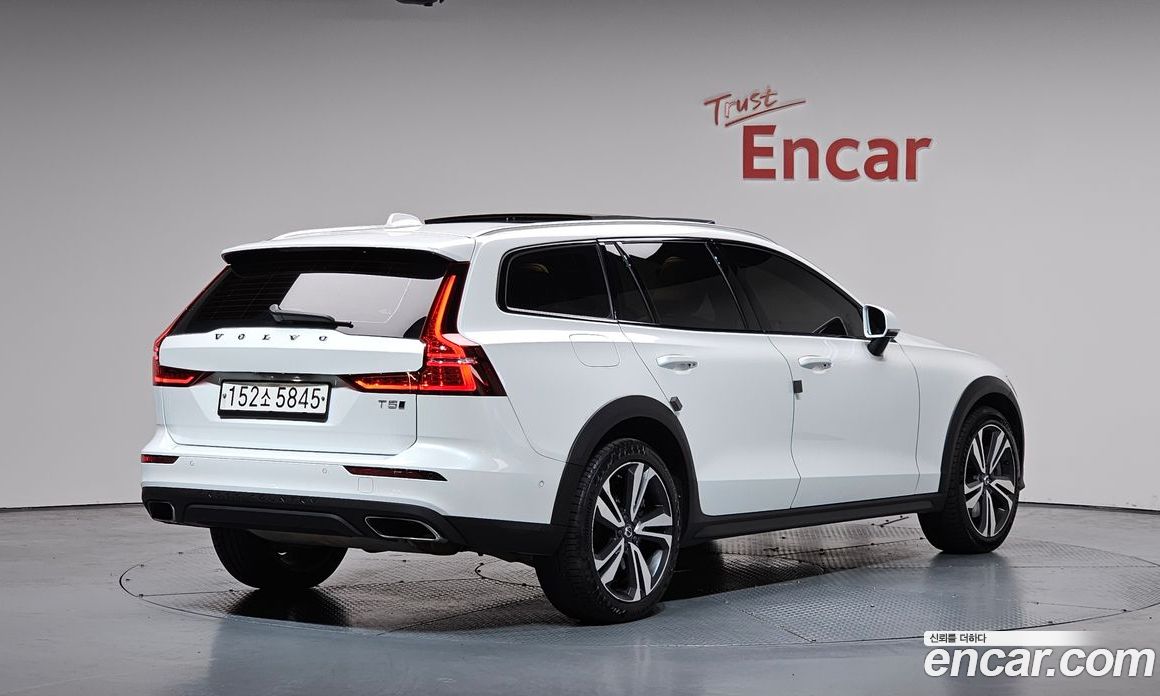 Volvo V60 Cross Country 2nd Gen