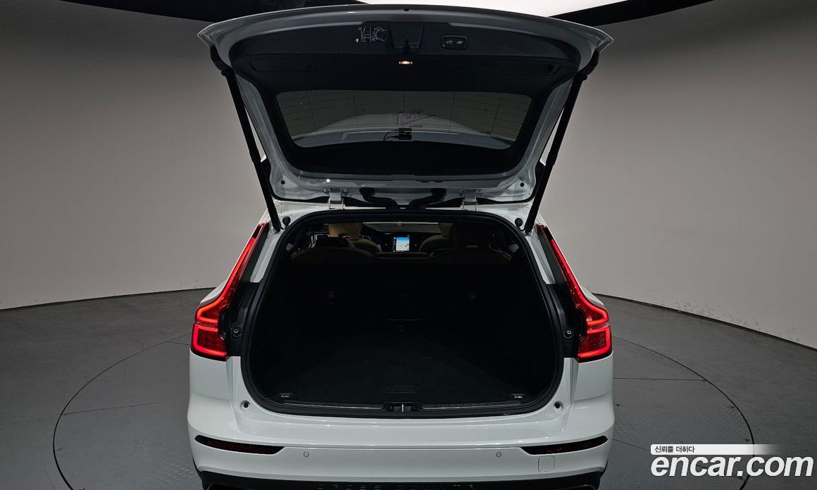 Volvo V60 Cross Country 2nd Gen фото 19
